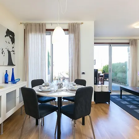 Prázdninový dům Casa Con Jardin Privado Y Piscina